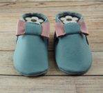 Krabbelschuhe hellblau mit Schleife