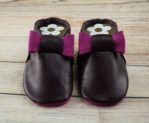 Krabbelschuhe lila mit Schleife