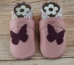 Krabbelschuhe rosa mit lila Schmetterling