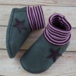 Krabbelschuhe, Lederpuschen mit Bund, Hüttenschuhe