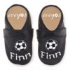 Eveyos Krabbelschuhe, Lederpuschen, Sneaker, Babyschuhe, Lederstrumpf, Moccasins, Mokassin Krabbelschuhe schwarz mit Fussball und Namen