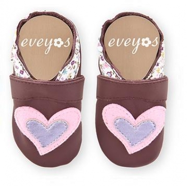 Krabbelschuhe lila mit Herzen