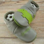 Krabbelschuhe hellgrau Krokodil