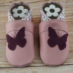 Krabbelschuhe rosa mit lila Schmetterling