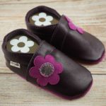 Krabbelschuhe lila Blume Pink