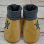 Krabbelschuhe, Hüttenschuhe, Lederpuschen mit Bund