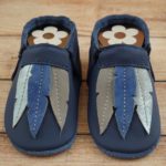 Krabbelschuhe federn blau