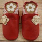 Krabbelschuhe rot mit Blume