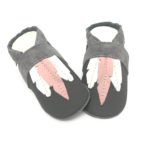 Krabbelschuhe mit Federn